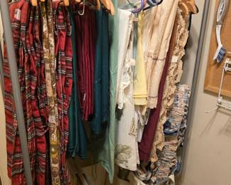 Laundry room - Linens, miscellaneous and laundry hamper/storage