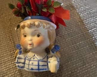 Vintage ceramic girl (small w/flowers)