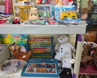 Sunroom - Lots of nice toys