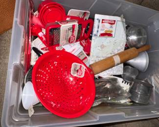 Lots of miscellaneous kitchen utensils - some new!