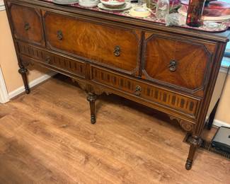 Kitchen - very nice buffet