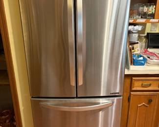 Like new LG refrigerator