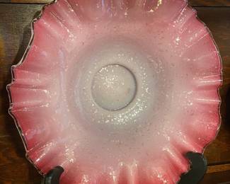 STUNNING Antique Pink & White Ruffled Edge Centerpiece Bowl