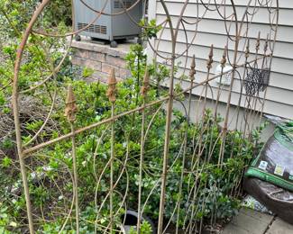 Decorative Lawn Screens