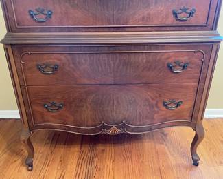 Antique Dresser W/ 5 Drawers