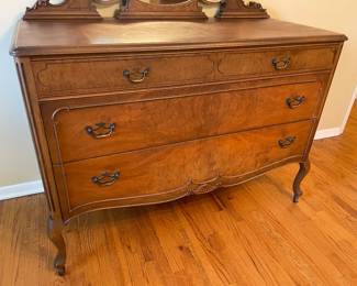 Antique Dresser W/ 3 Drawers & Mirror