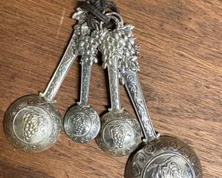 Ganz Grape Motif Measuring Spoons