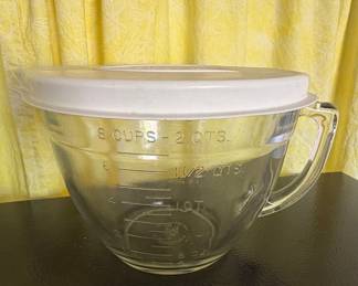 The Pampered Chef 2 Qt Batter Bowl with Lid
