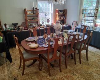 Set of 12 Walnut Southern Queen Anne Dining Chairs, Regency Style Mahogany Pedistal Table Banquet size with 4 leaves. Pottery Collection, Blue and White and Glass