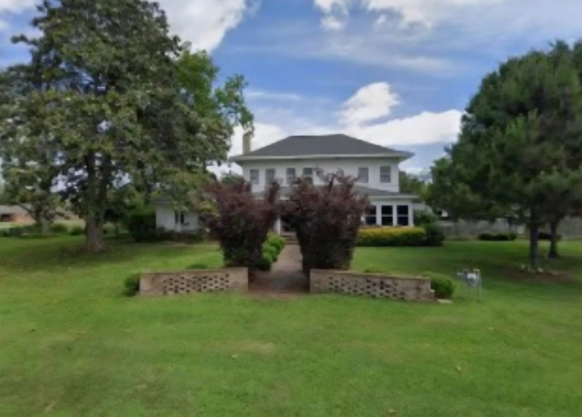 House full of Wonderful Antiques - More Pictures Coming