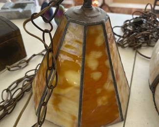 Stained glass hanging pendant light