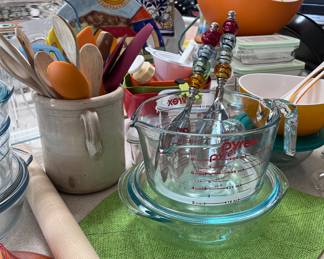 Pyrex Measuring Cup, Assorted Kitchen