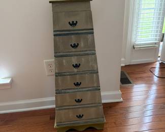 Small tower cabinet 