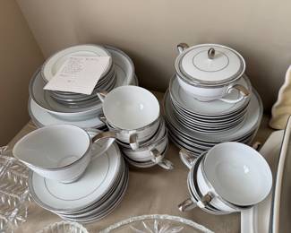 	#52	Mikasa "Barkley" set of 56 pieces	 $40.00 				