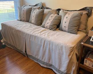 	#39	Trundle Bed with 1 twin mattress	 $60.00 				