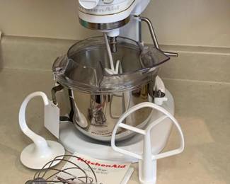 Working Kitchen Aid Mixer with manual, bowl with handle, splash guard, bread hook, dough hook and whisk attachments.
