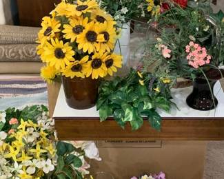 Decorative items, holiday items. Artificial flowers.