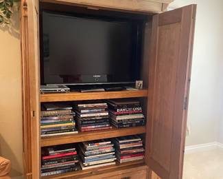 LUCKY FOR YOU   - THIS  SOLID WOOD PIECE IS NOW IN THE GARAGE  AND READY FOR PICK UP - SO YOU DON'T HAVE TO MOVE IT DOWNSTAIRS !!   EASY BUTTON 