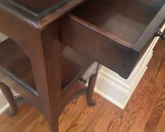 GREAT CONDITION = SMALL OCCASIONAL TABLE /STAND 