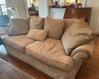 henredon sofa    so so comfy  !!