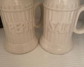 VINTAGE USA CALI SALT & PEPPER