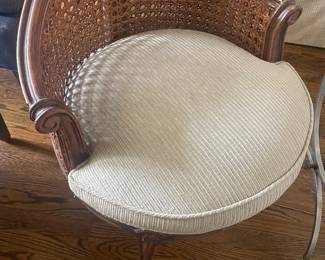  PERFECT SIZE TO FIT ALMOST ANYWEAR 