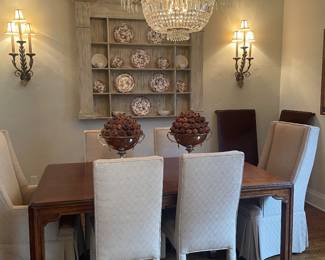  dining table has 3 leaves    6 chairs