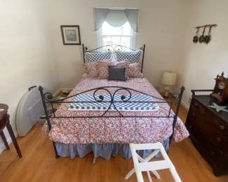 Vintage-Style Wrought Iron Bed Frame with Scrolled Design