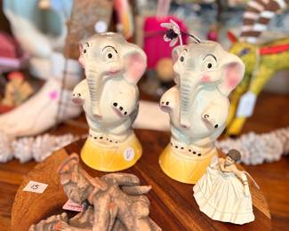 So damn cute! I’m not talking about the two figures in the foreground that are doing the nasty but those little elephants:)