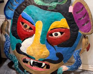 Veeerrrry large metal mask!