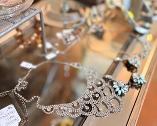 Be a queen for a day with this beautiful faux diamond piece…