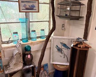 I cut this fabulous vine down in the jungle here, and it actually started growing again! And sorry… That bluebird painting is gone. One of the artists friends has it