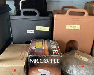 Coffee makers, Large coffee Cambros keeps gallons hot! Vintage punch bowl & cups