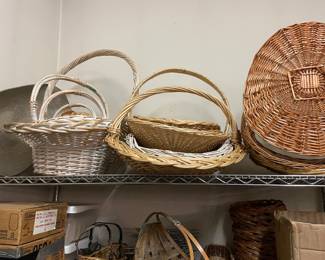 Large white and rattan baskets, perfect for floral or hors d'oeuvre displays