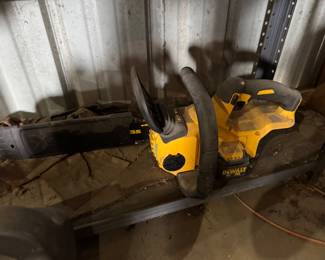 Dewalt chainsaw 
