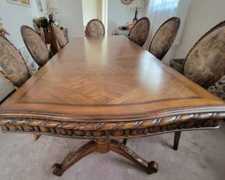 Wynwood dining table , 2 leaves 8 chairs 