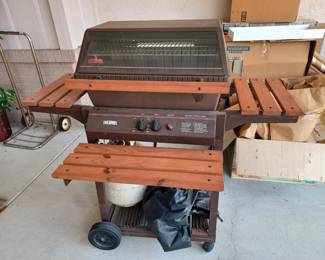 Gas Grill w/Attached sides/front and cover