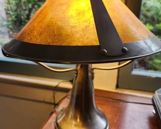 Arts and Crafts Style Lamp. 
