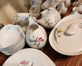 Designed by the Modernist Designer...Eva Zeisel. Bio goes with the set! 