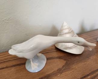 Lladro Goose Figurine - Pattern 145 or 4551. 