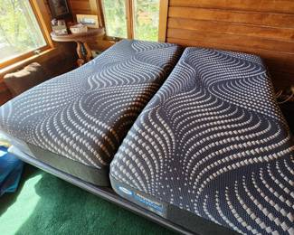 Sealy Posterpedic Hybrid King Bed 