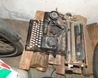 Antique Royal Typewriter