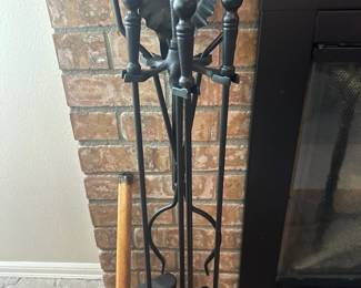 Fireplace tool set