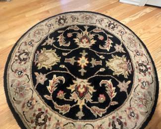 Round area rug