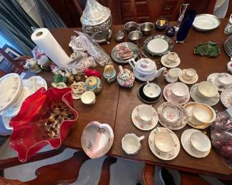 Teacups & saucers