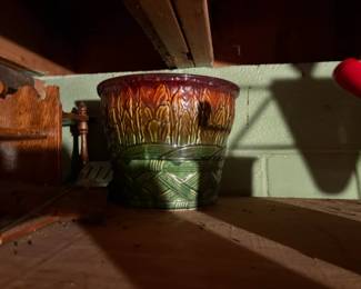 . . . McCoy, Roseville, or Weller pot