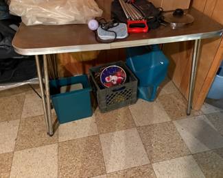 . . . Formica table