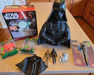 Vintage Darth Vadar ceramic lamp and assorted Star Wars items