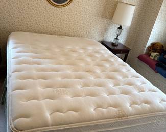 Queen Simmons Beauty Rest