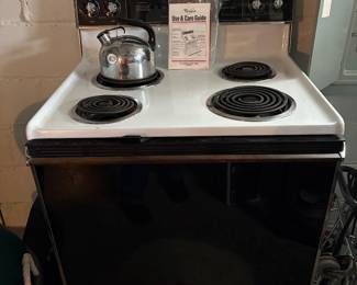 WhirlPool Electric Stove Secondary for Entertaining